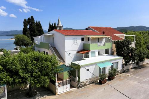Fotografia z galérie ubytovania Apartments by the sea Sreser, Peljesac - 4551 v destinácii Janjina