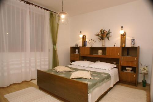 Posteľ alebo postele v izbe v ubytovaní Seaside holiday house Podgora, Makarska - 4331