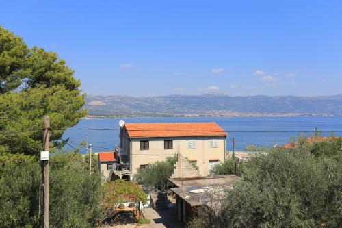 Apartments by the sea Arbanija, Ciovo - 4320