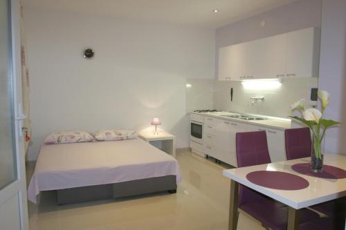 Apartments by the sea Podgora, Makarska - 4332