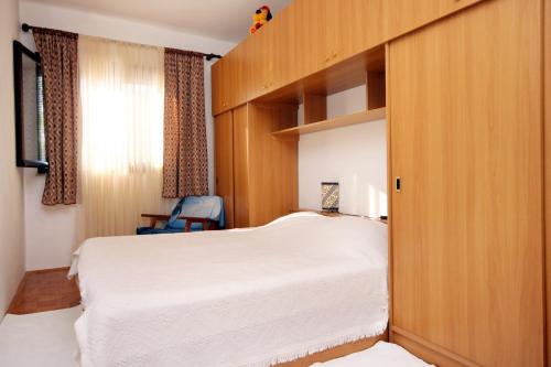 Cama o camas de una habitación en Apartments with parking space Zavalatica, Korcula - 4458
