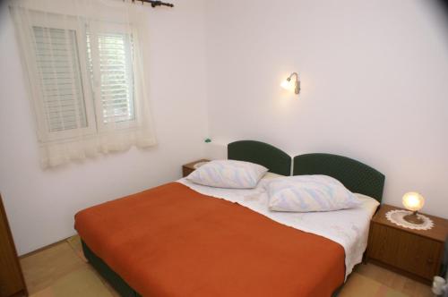 Postel nebo postele na pokoji v ubytování Apartments by the sea Trstenik, Peljesac - 4512