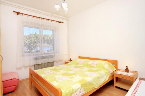 Postel nebo postele na pokoji v ubytování Apartments by the sea Kneza, Korcula - 4365