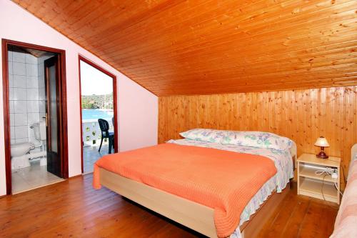 Vuode tai vuoteita majoituspaikassa Seaside holiday house Cove Gradina, Korcula - 4457