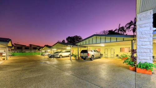 a building with cars parked in a parking lot at Best Western Caboolture Gateway Motel in Caboolture