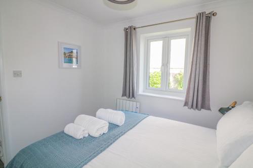 a bedroom with a bed with two towels on it at Waters Reach in Kingsbridge