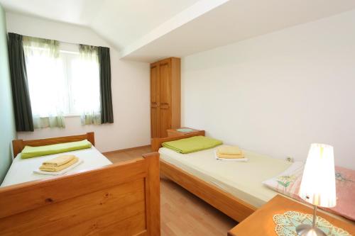 Postel nebo postele na pokoji v ubytování Apartments by the sea Korcula - 4407