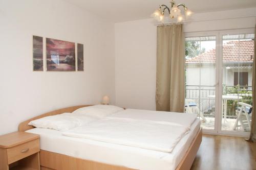 Postel nebo postele na pokoji v ubytování Apartments by the sea Orebic, Peljesac - 4490