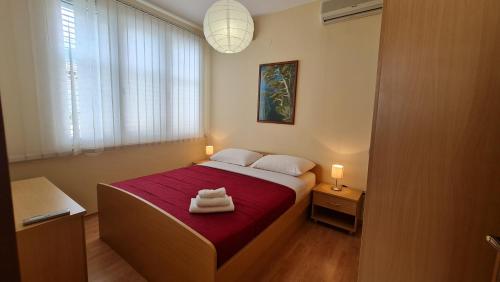 Tempat tidur dalam kamar di Apartments with a parking space Orebic, Peljesac - 4500