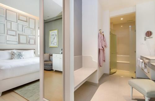 Katil atau katil-katil dalam bilik di U Sathorn Bangkok