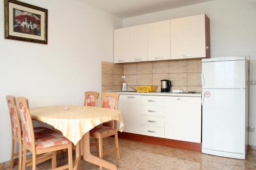 Kuchyň nebo kuchyňský kout v ubytování Apartments and rooms by the sea Orebic, Peljesac - 4553