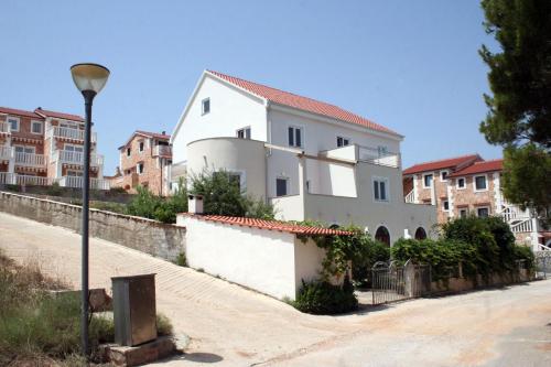 Fotografia z galérie ubytovania Family friendly apartments with a swimming pool Jelsa, Hvar - 4608 v destinácii Jelsa