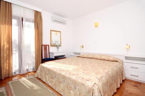 Postel nebo postele na pokoji v ubytování Apartments by the sea Hvar - 4591