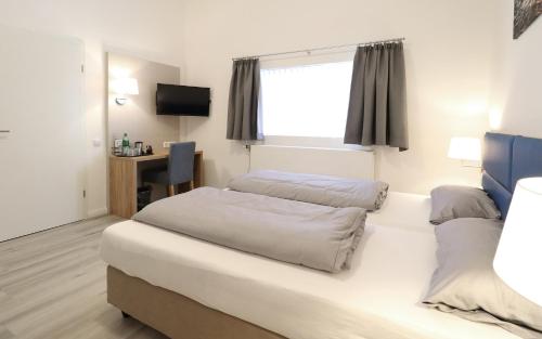 Кровать или кровати в номере Hotel Haus Borkum