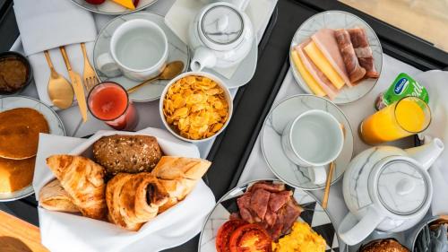 Makanan di atau berdekatan hotel