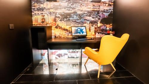 Televisyen dan/atau pusat hiburan di Hills Hotel Lisboa