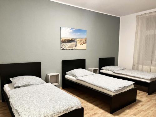 a room with two beds in a room at cosy three room apartment with flatscreen TV in Recklinghausen