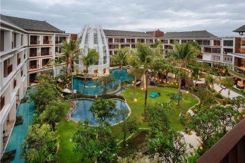 Bazén v ubytování Golden Tulip Jineng Resort Bali nebo v jeho okolí