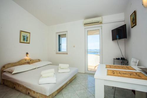 Posteľ alebo postele v izbe v ubytovaní Family friendly house with a swimming pool Lokva Rogoznica, Omis - 4328