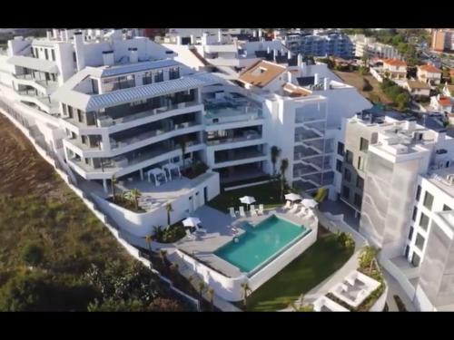 The View Luxury Vacation Apartment Blue