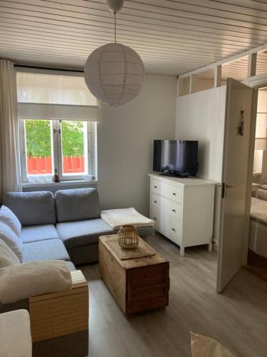 a living room with a couch and a table at Villa Pyhäjärvi in Tampere