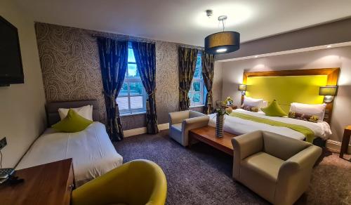 The Bannatyne Spa Hotel tesisinde bir odada yatak veya yataklar