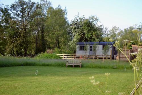 Large Luxury Shepherds Hut with Hot Tub nr Bath photo 11