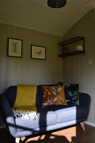 Large Luxury Shepherds Hut with Hot Tub nr Bath photo 16