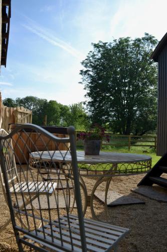 Large Luxury Shepherds Hut with Hot Tub nr Bath photo 21