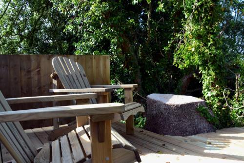 Large Luxury Shepherds Hut with Hot Tub nr Bath photo 23