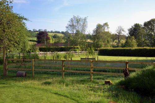 Large Luxury Shepherds Hut with Hot Tub nr Bath photo 27