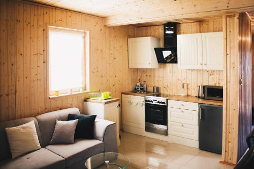 Kuchyňa alebo kuchynka v ubytovaní Jantar Domki Comfort