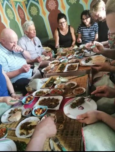 Comida en la casa de huéspedes o alrededores