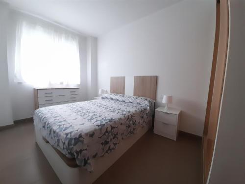 Ένα ή περισσότερα κρεβάτια σε δωμάτιο στο Apartamento Blaumar Piles Playa
