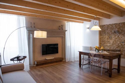 TV a/nebo společenská místnost v ubytování Corte Torchio B&B