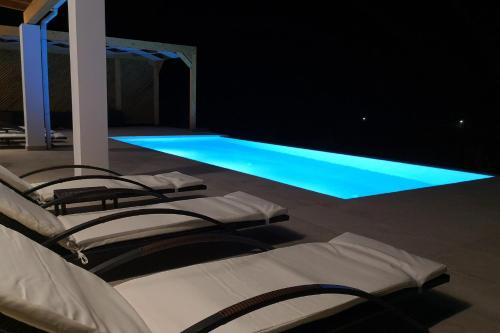 Πισίνα στο ή κοντά στο Sunset Sea View Villa 8