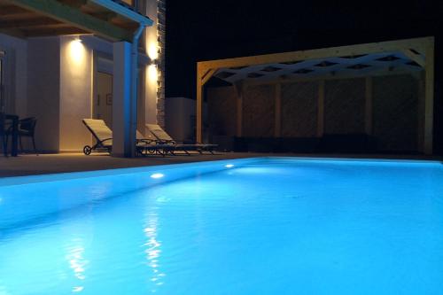 Πισίνα στο ή κοντά στο Sunset Sea View Villa 8