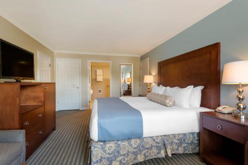 a hotel room with a large bed and a television at Union Bluff Hotel & Meeting House in York Beach