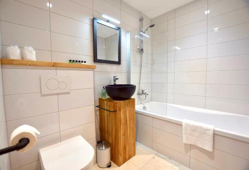 Kúpeľňa v ubytovaní Chalet Gouter- Great central location with Jacuzzi