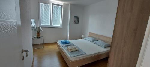 Postel nebo postele na pokoji v ubytování Apartmani Miki