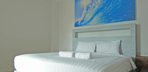 Una cama o camas en una habitación de Hub Hua Hin 57