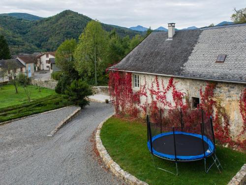an aerial view of a house with a trampoline next to it at Loge du Chateau de Pouech in Moulis