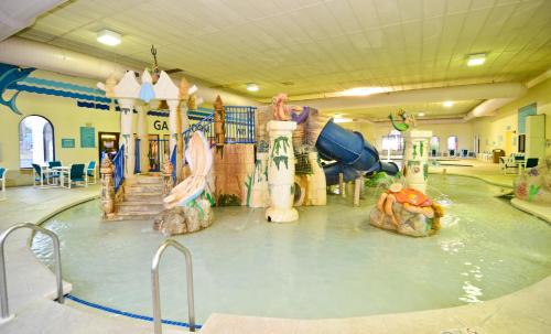 a water park with a water slide in a pool at Atlantis Family Waterpark Hotel, an Ascend Collection Hotel in Wisconsin Dells