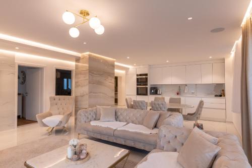 a living room with a couch and a table at Sunset Home, Appartement de luxe front de lac in Veytaux