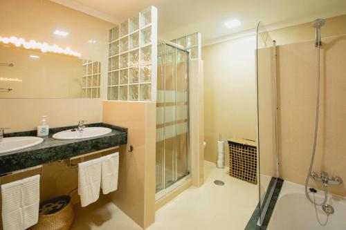 a bathroom with two sinks and a shower at Villa Vista Reina - Luxury 6 Bedroom - Heated Pool- Views - Pool Table - Vista Lobos - Playa Blanca in Playa Blanca