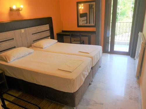 Spanias Hotelにあるベッド