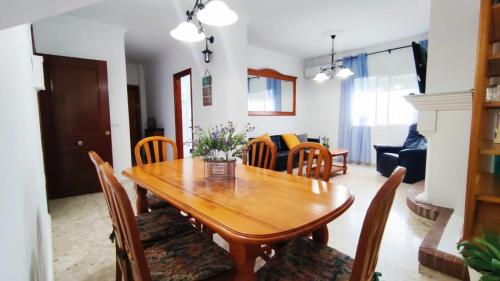 a dining room with a wooden table and chairs at Apartamento completo Alhaurín de la Torre in Alhaurín de la Torre
