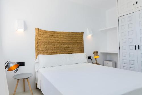 A bed or beds in a room at Villa Mediterraneo Cabo La Nao by Rock Rentals