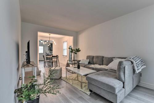 Χώρος καθιστικού στο Trendy Birmingham House with Laundry Amenities!