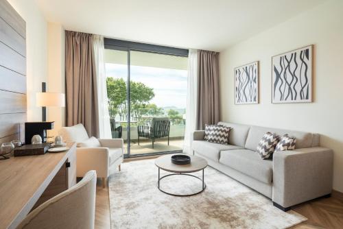 a living room with a couch and a table at Attica21 Vigo 4 Superior in Vigo